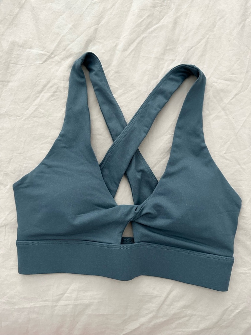 Fabletics Oasis Twist Sports Bra - Slate Blue